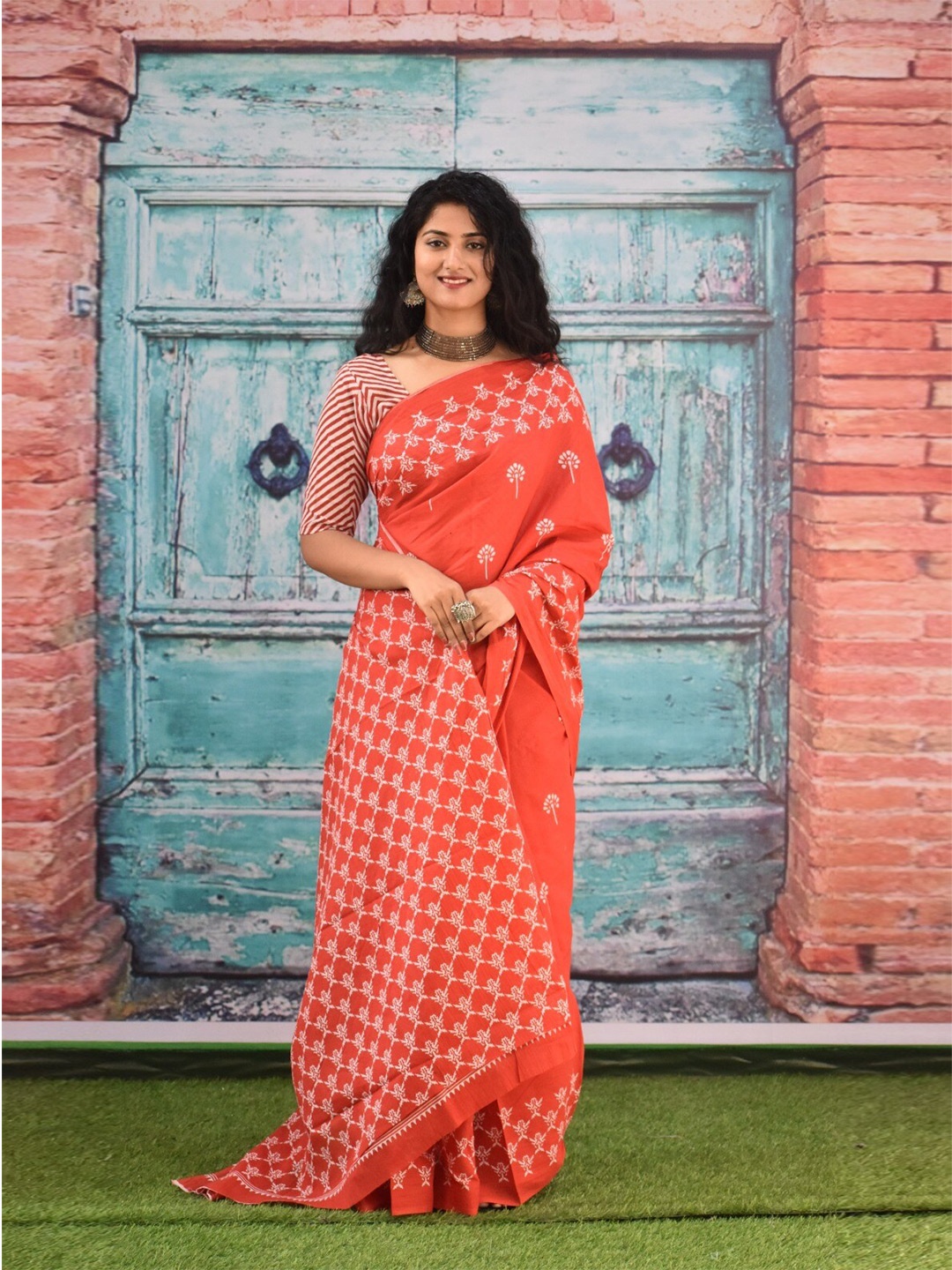 

KIAARON Floral Printed Pure Cotton Block Print Saree, Red