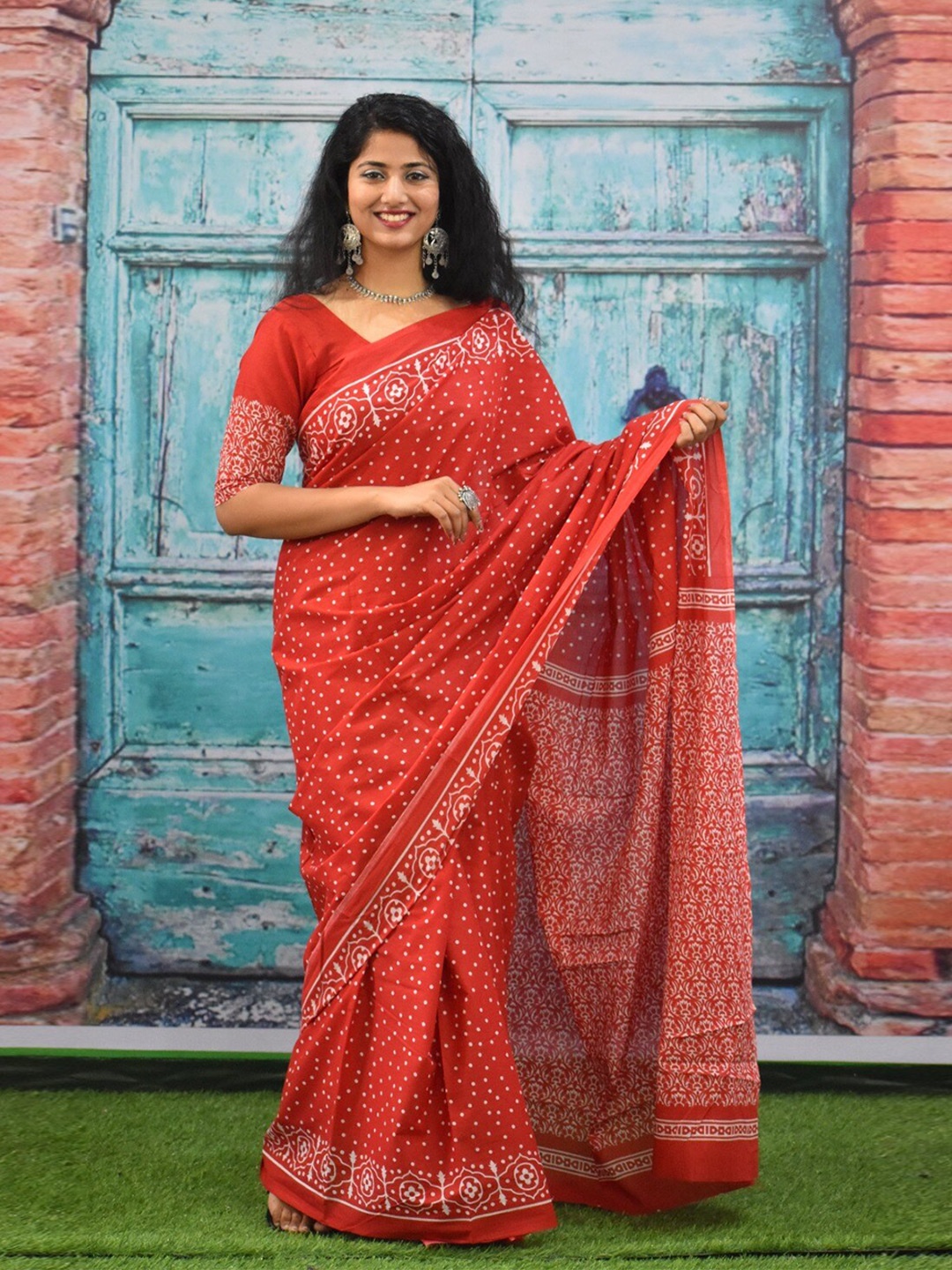 

KIAARON Ajrak Block Pure Cotton Block Print Saree, Red