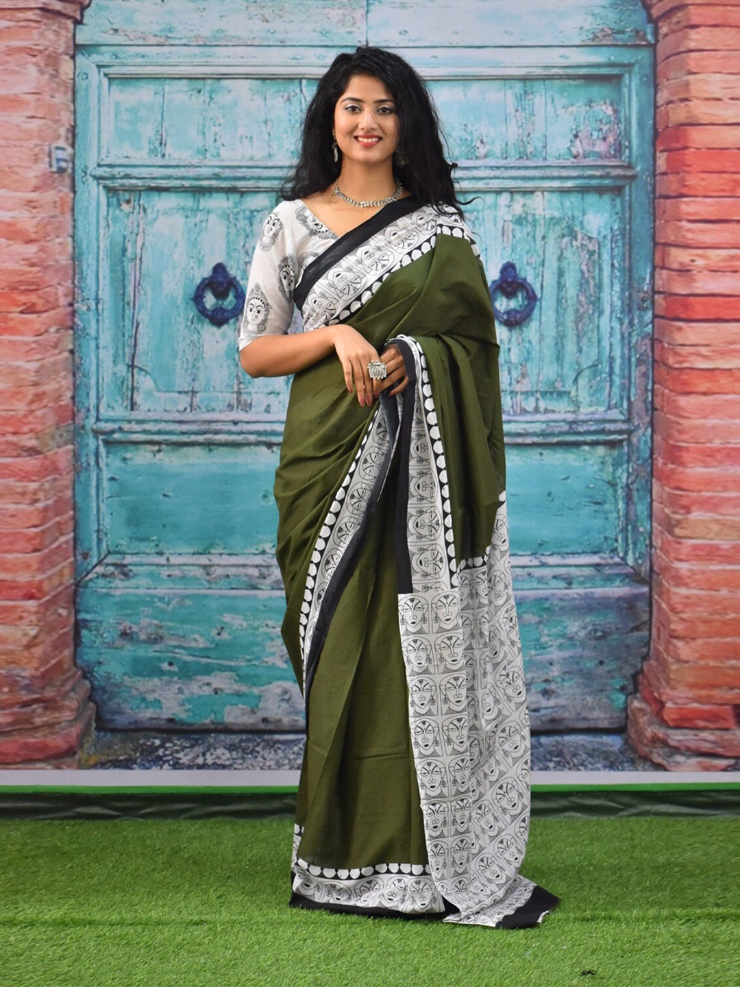 

KIAARON Pure Cotton Block Print Saree, Green