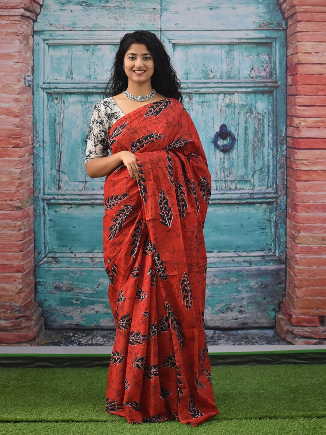 

KIAARON Floral Printed Pure Cotton Block Print Saree, Red