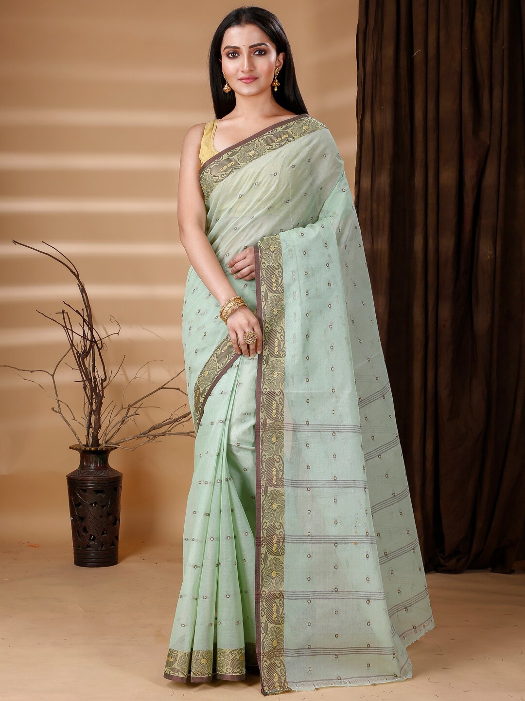 

Ruuprekha Woven Design Pure Cotton Taant Saree, Green
