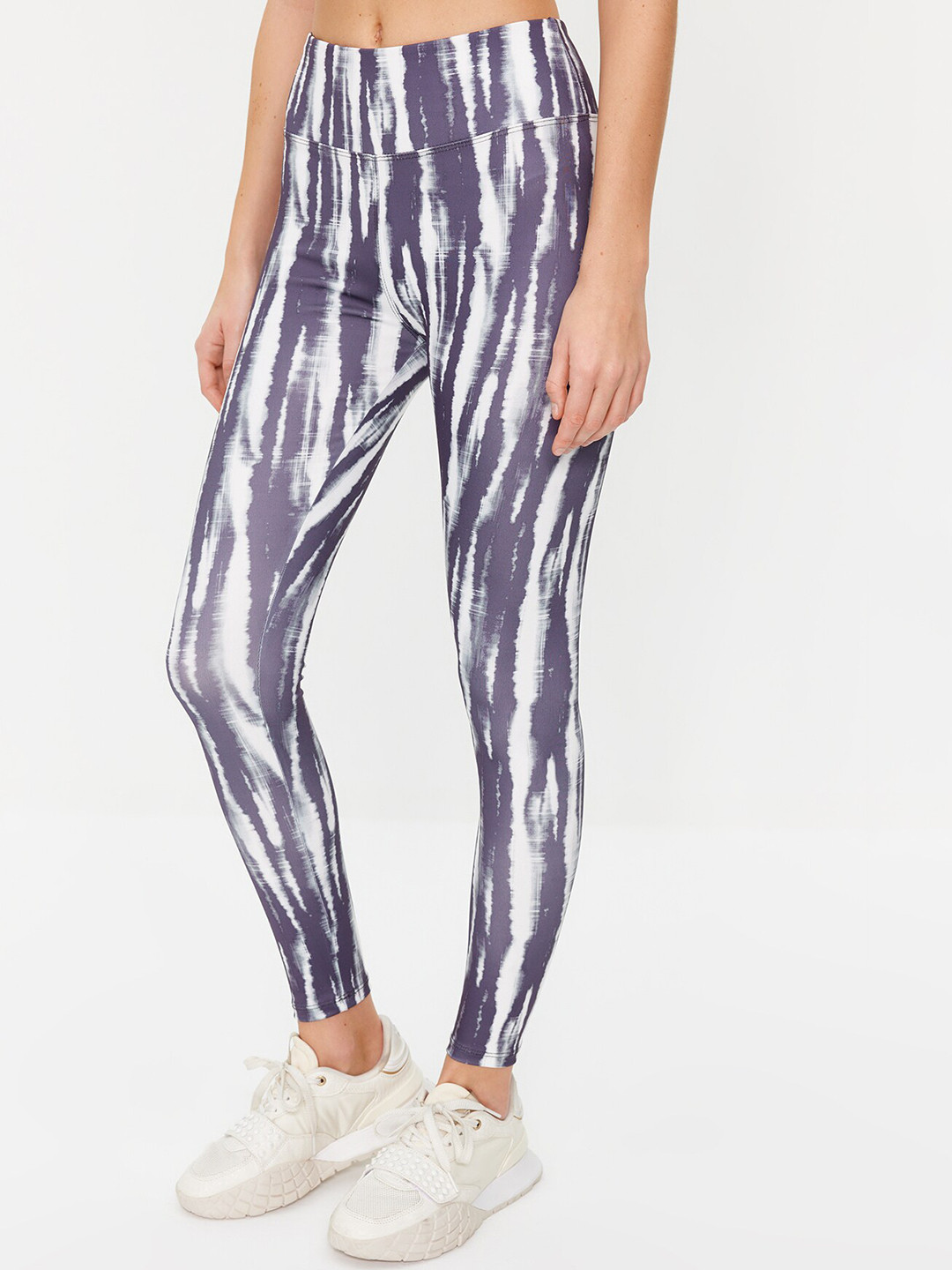 

Trendyol Abstract Printed Mid Rise Leggings, Purple