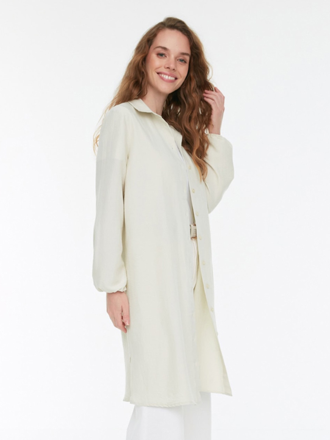 

Trendyol Spread Collar Long Sleeves Longline Casual Shirt, White
