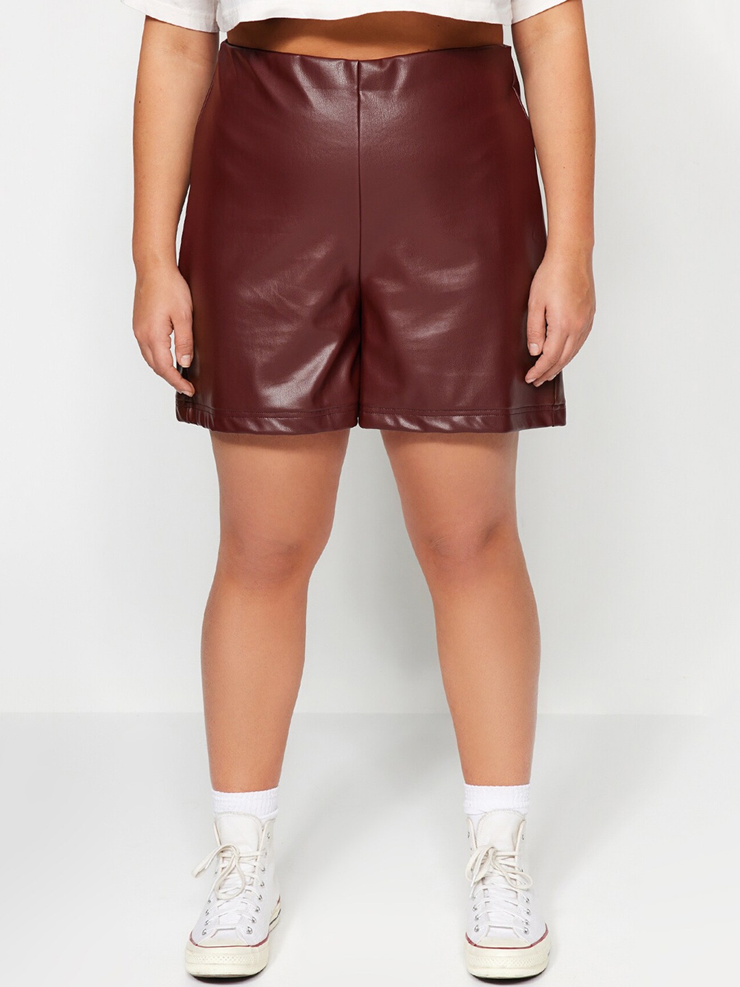 

Trendyol Women Plus Size Mid-Rise Regular Shorts, Burgundy