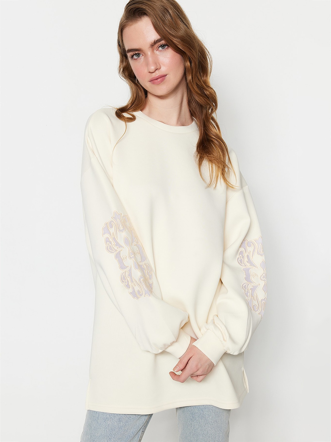 

Trendyol Round Neck Drop Shoulder Sleeves Longline Sweatshirt, Cream