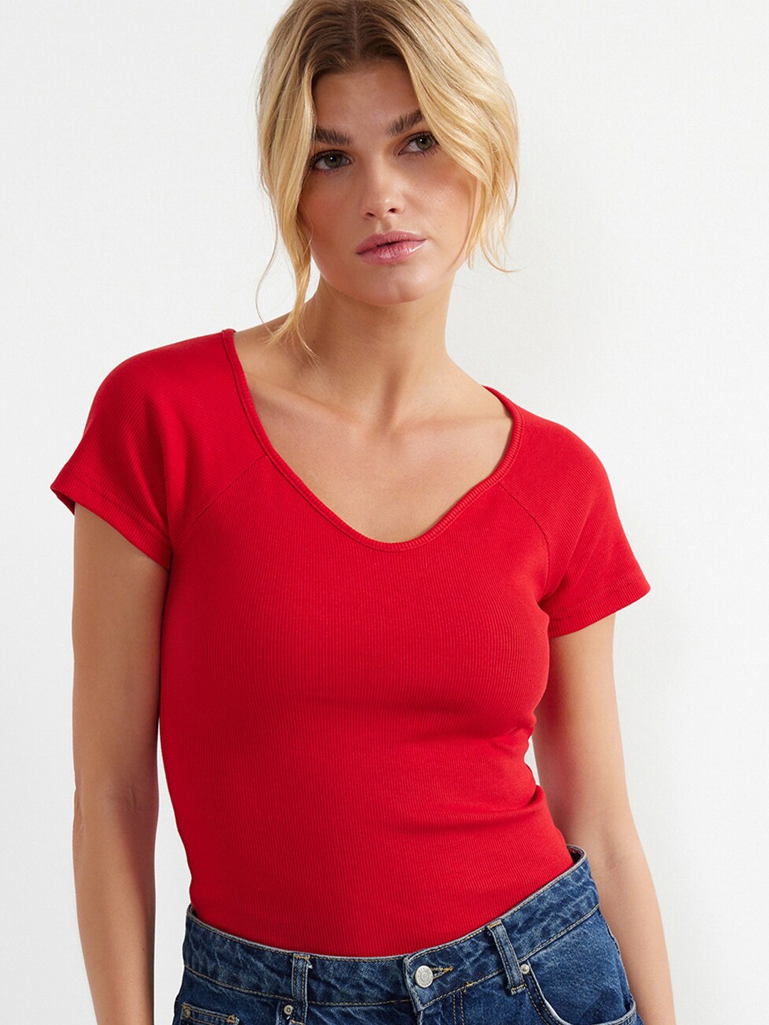 

Trendyol V-Neck Fitted Top, Red