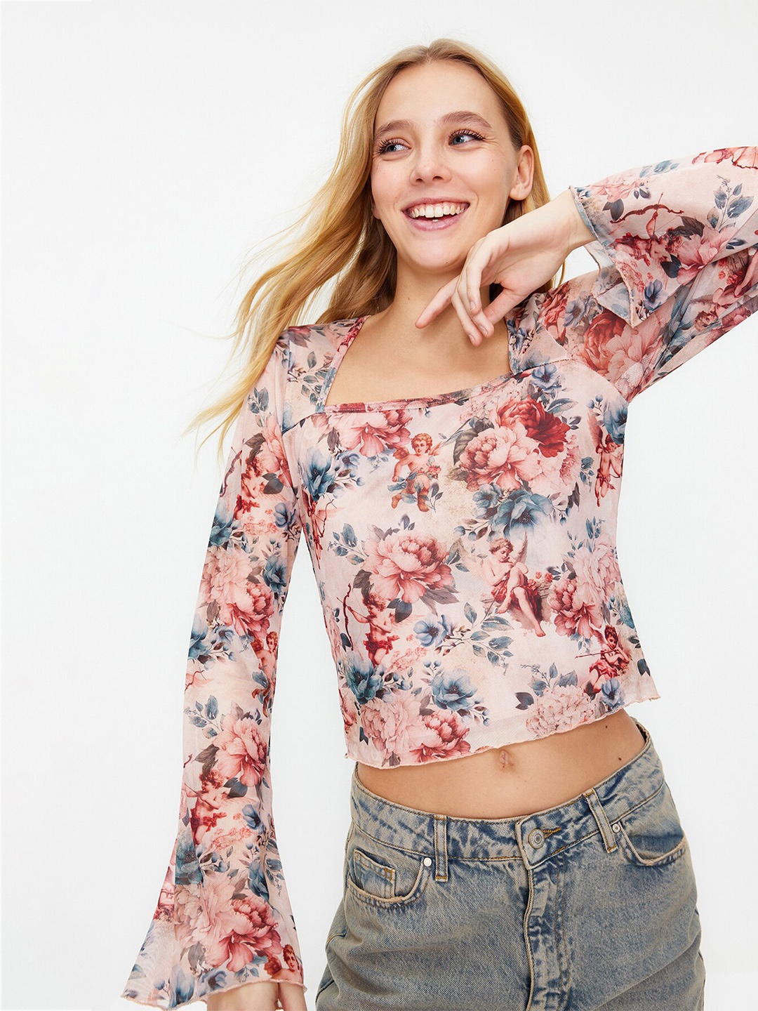 

Trendyol Floral Printed Bell Sleeves Crop Top, Pink