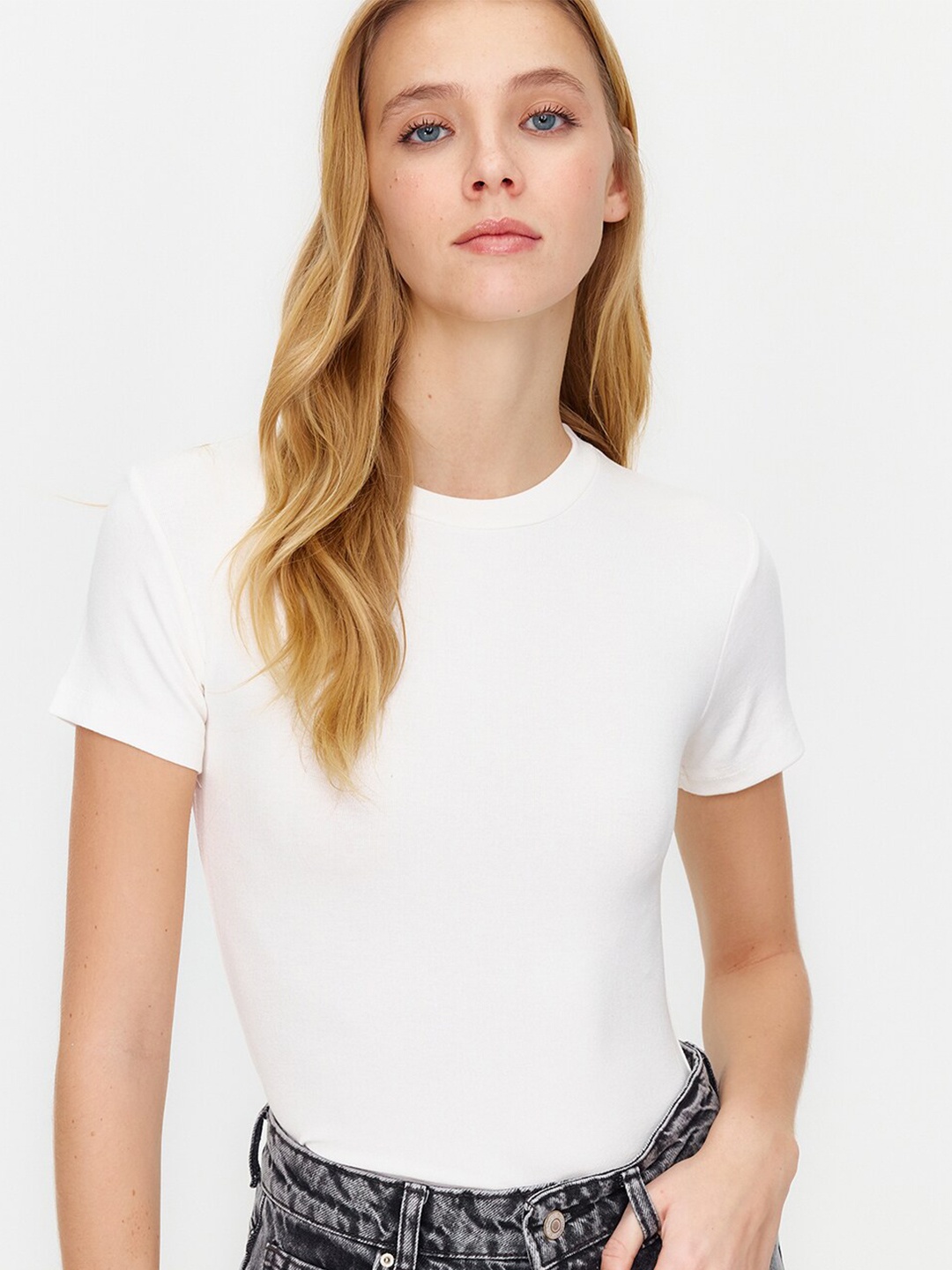 

Trendyol Round Neck T-shirt, White