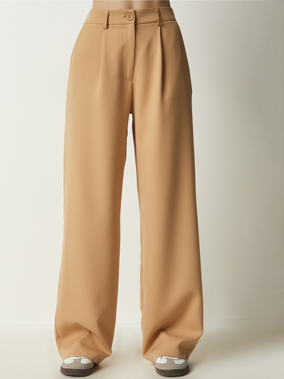 

Trendyol Women Mid-Rise Pleated Parallel Trousers, Na