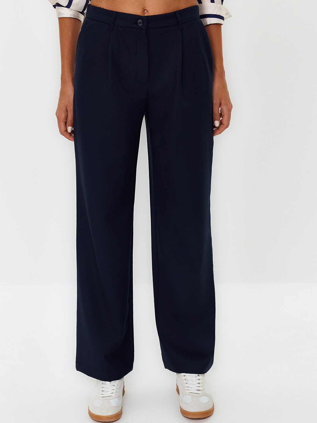 

Trendyol Women Mid-Rise Parallel Trousers, Navy blue