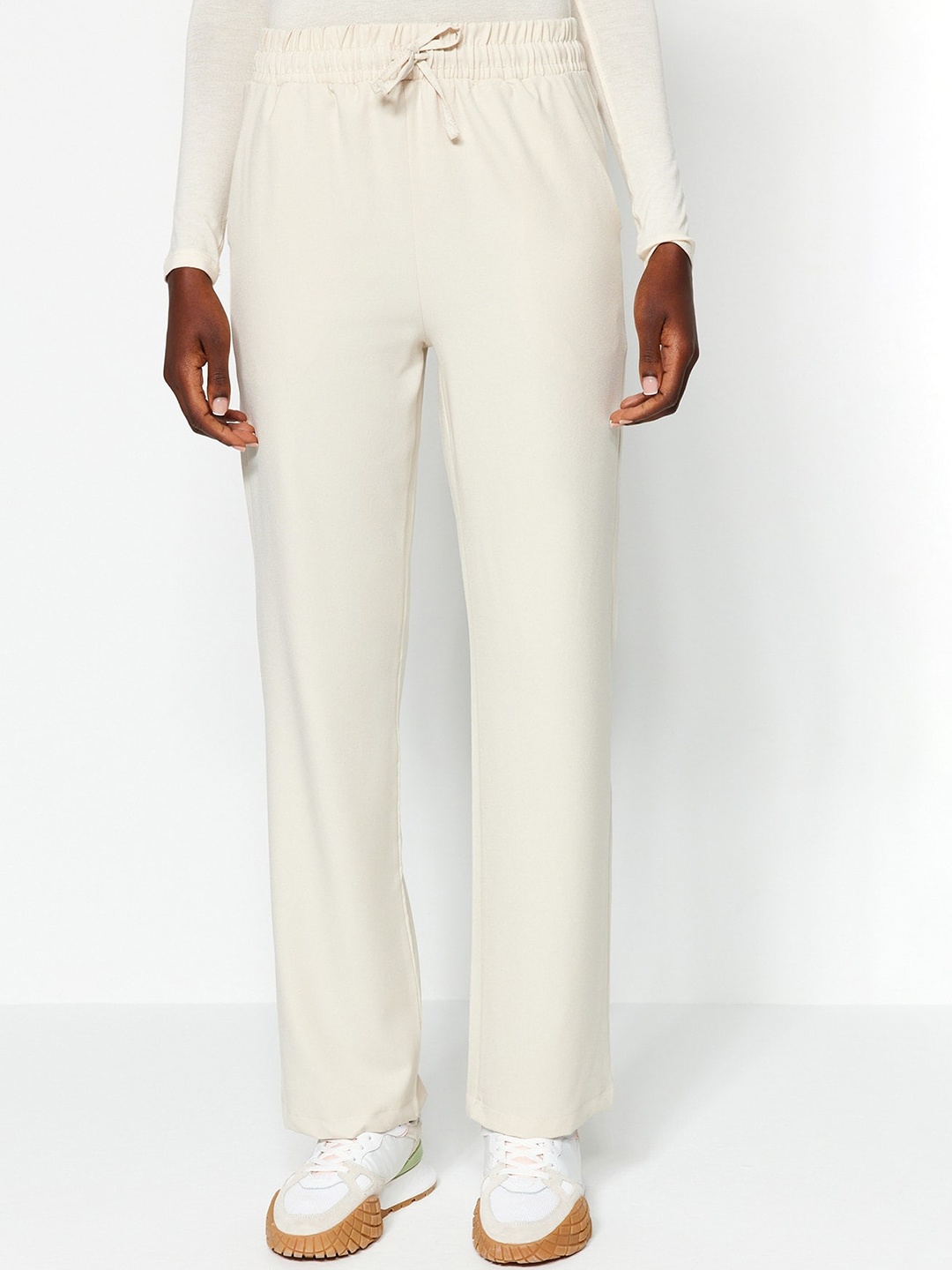 

Trendyol Women Mid-Rise Trousers, Off white