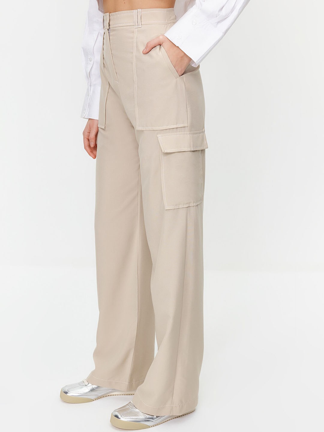 

Trendyol Women Mid-Rise Cargos Trousers, Beige
