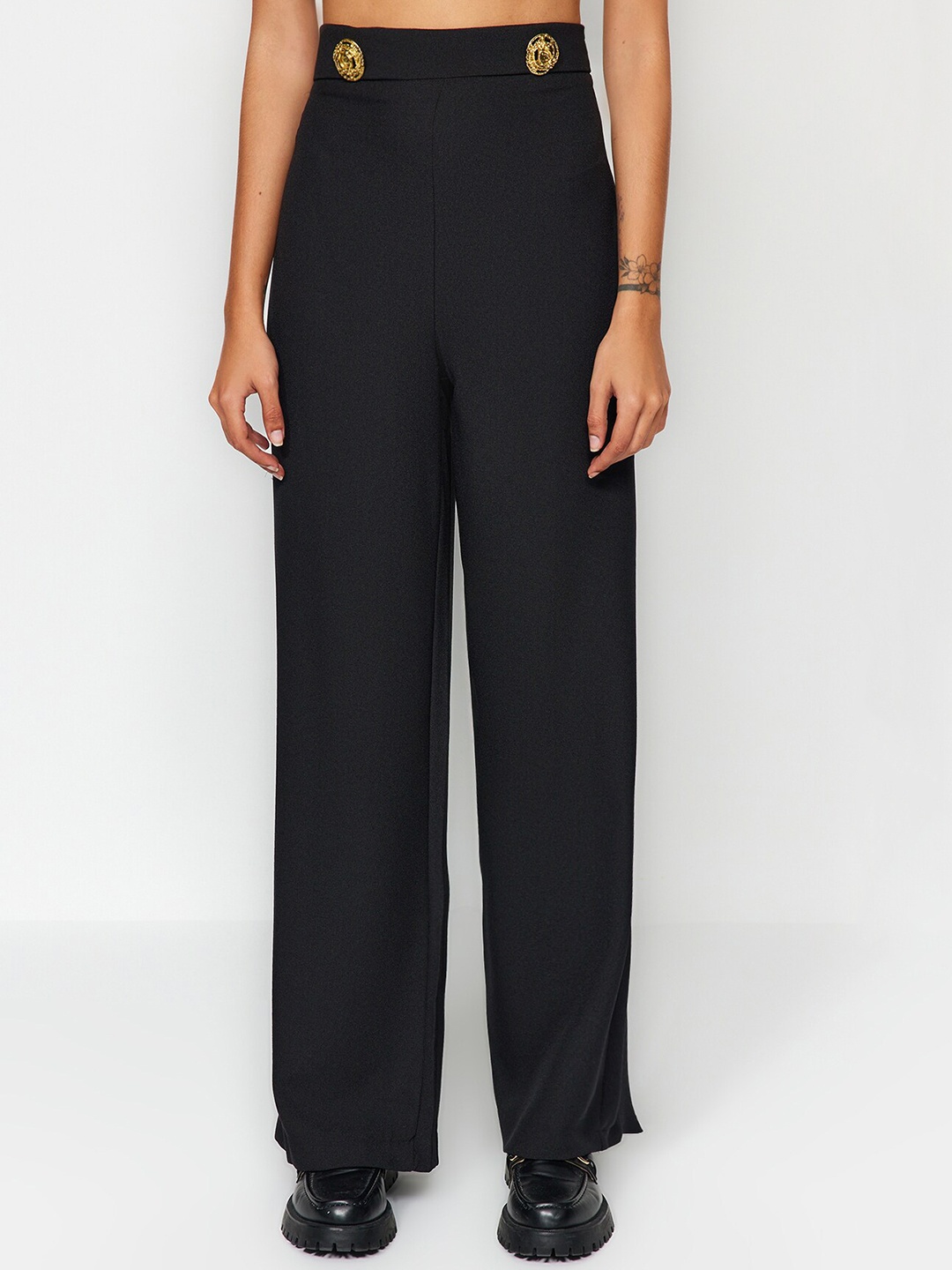 

Trendyol Women Mid-Rise Trousers, Black