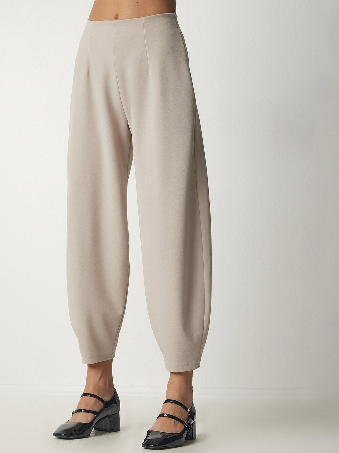 

Trendyol Women Mid-Rise Pleated Peg Trousers, Beige