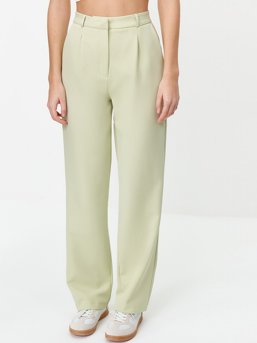 

Trendyol Women Mid-Rise Pleated Parallel Trousers, Green