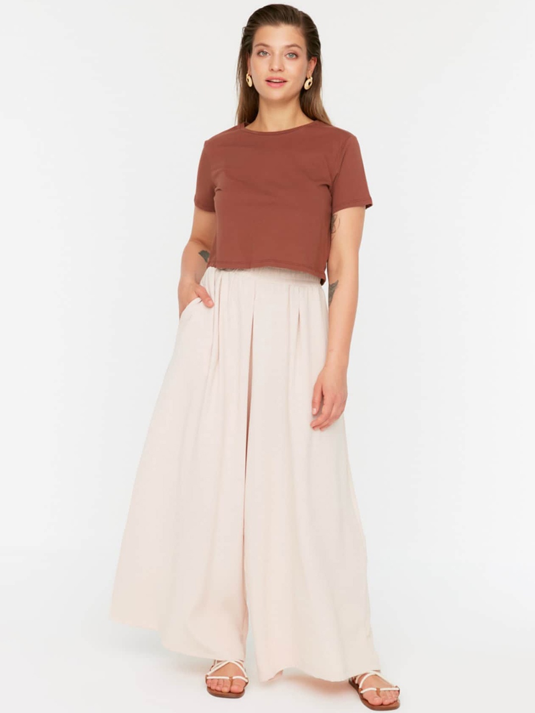 

Trendyol Women Mid-Rise Pleated Culottes Trousers, Beige