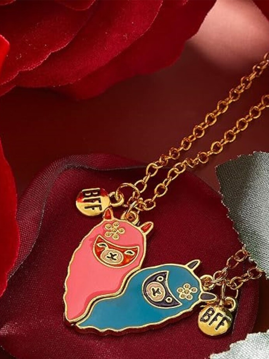 

EL REGALO Set Of 2 Heart Shaped Enamelled Necklace, Gold