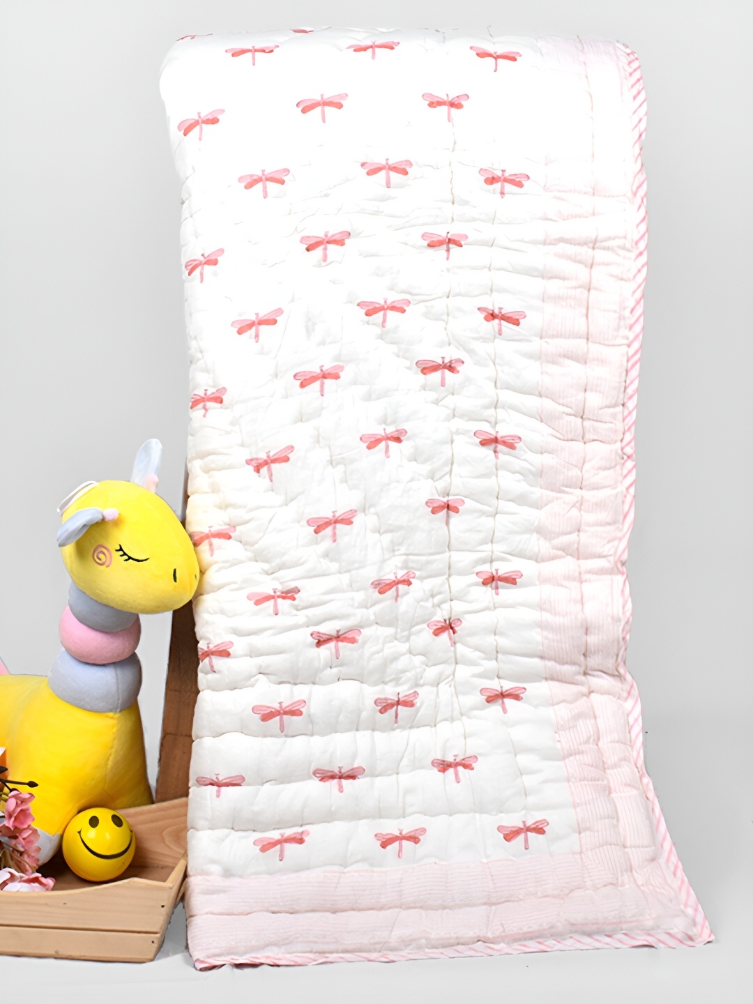 

Moms Home Kids Pink & White Floral Heavy Winter 500 GSM Double Bed Quilt