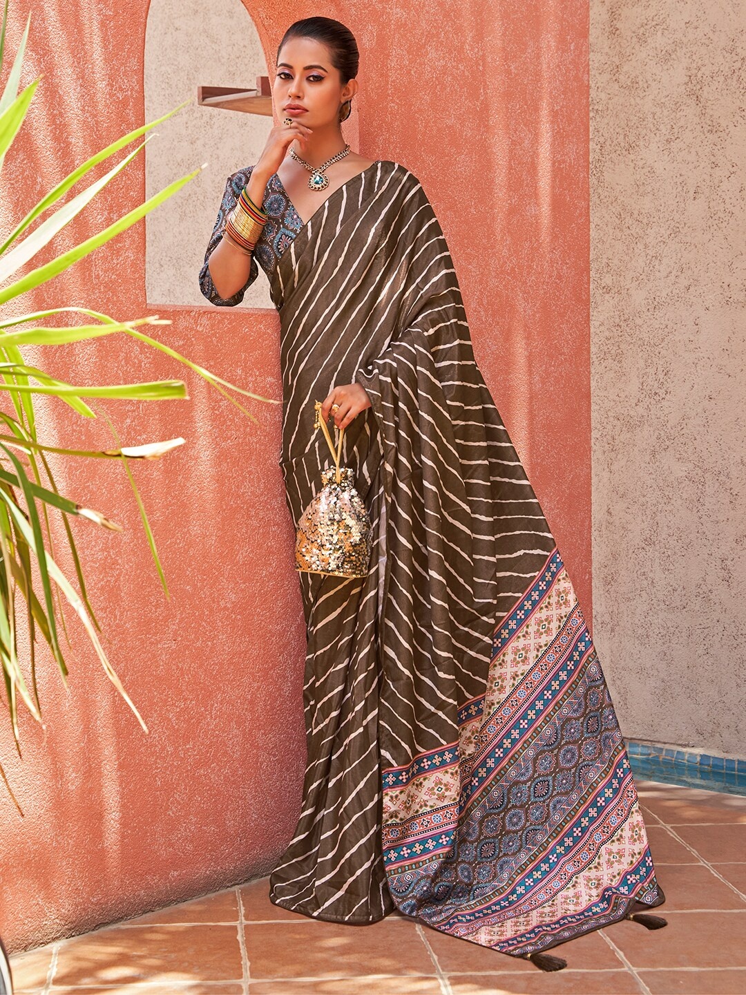

Zeel Clothing Striped Saree, Brown