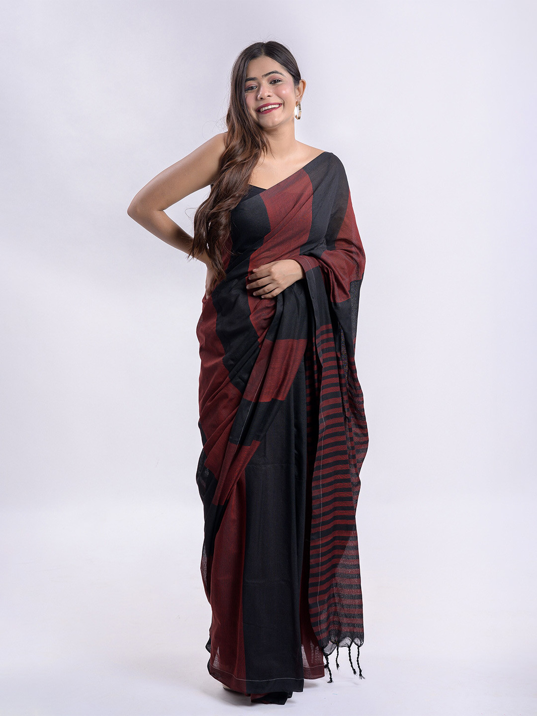 

RODDUR Striped Pure Cotton Saree, Black