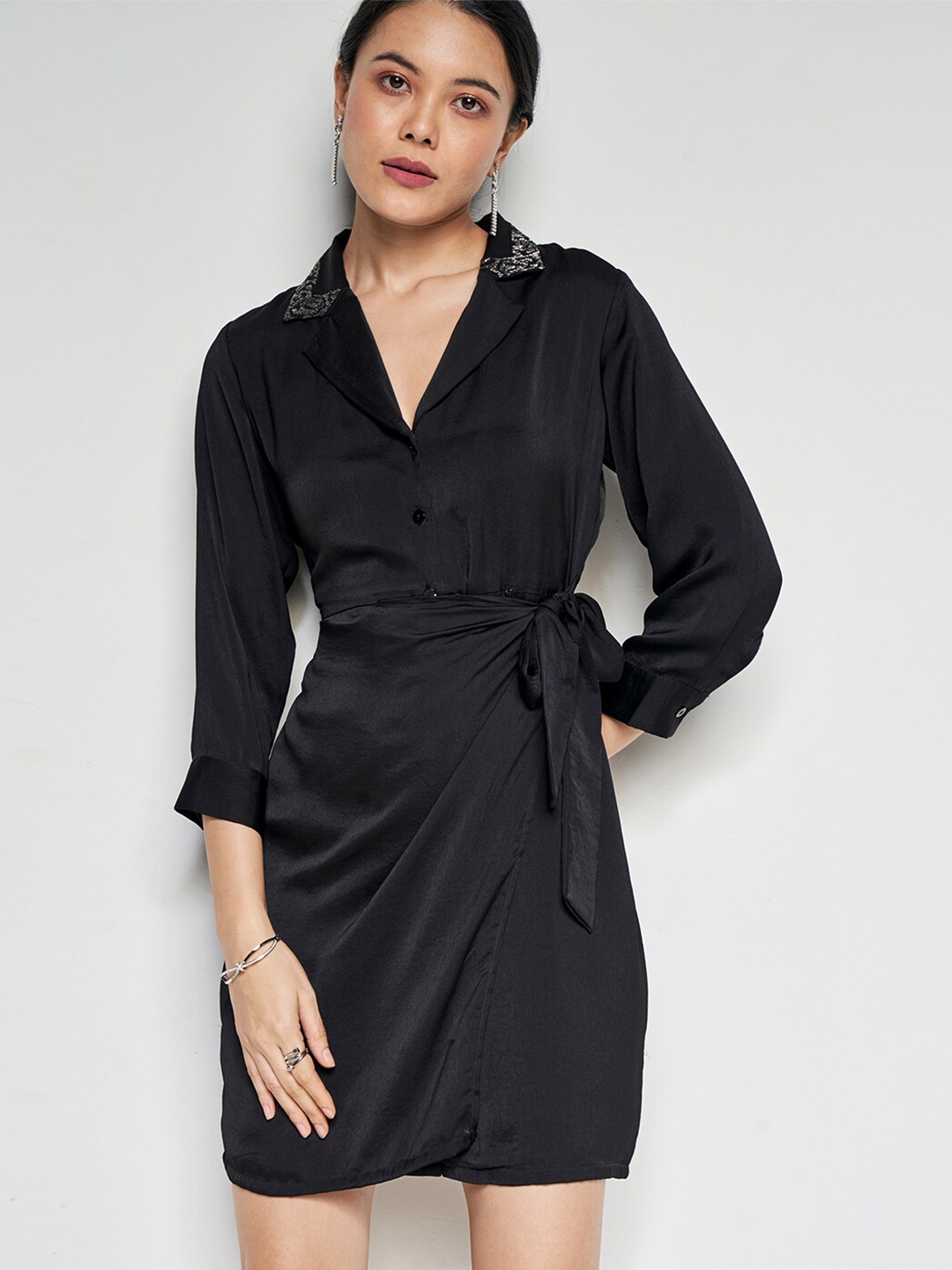 

AND Lapel Collar Cuffed Sleeves Tie-Up Detailed A-Line Dress, Black