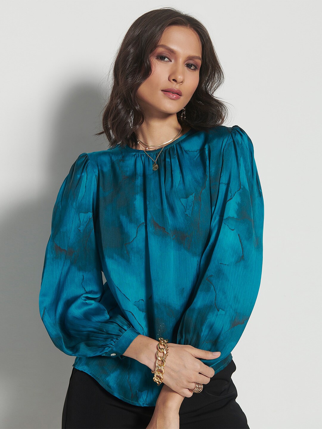 

AND Abstract Printed Cuffed Sleeves Top, Green