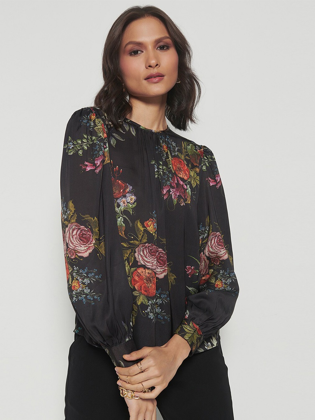 

AND Floral Printed Cuffed Sleeves Top, Black
