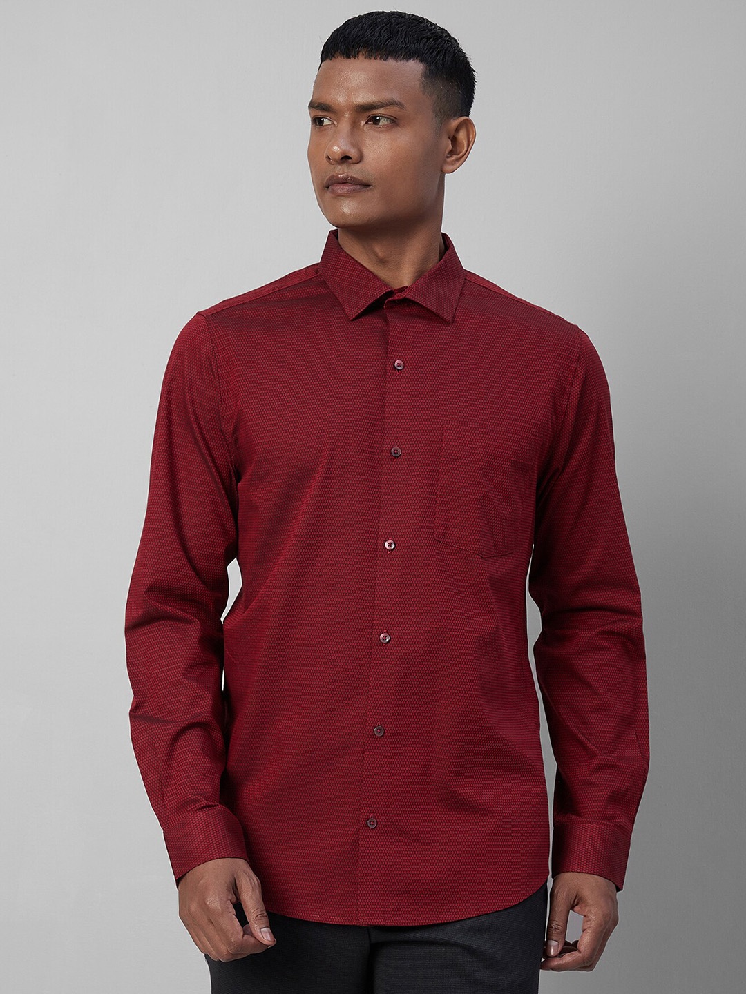

Turtle Textured Standard Slim Fit Cotton Opaque Formal Shirt, Maroon