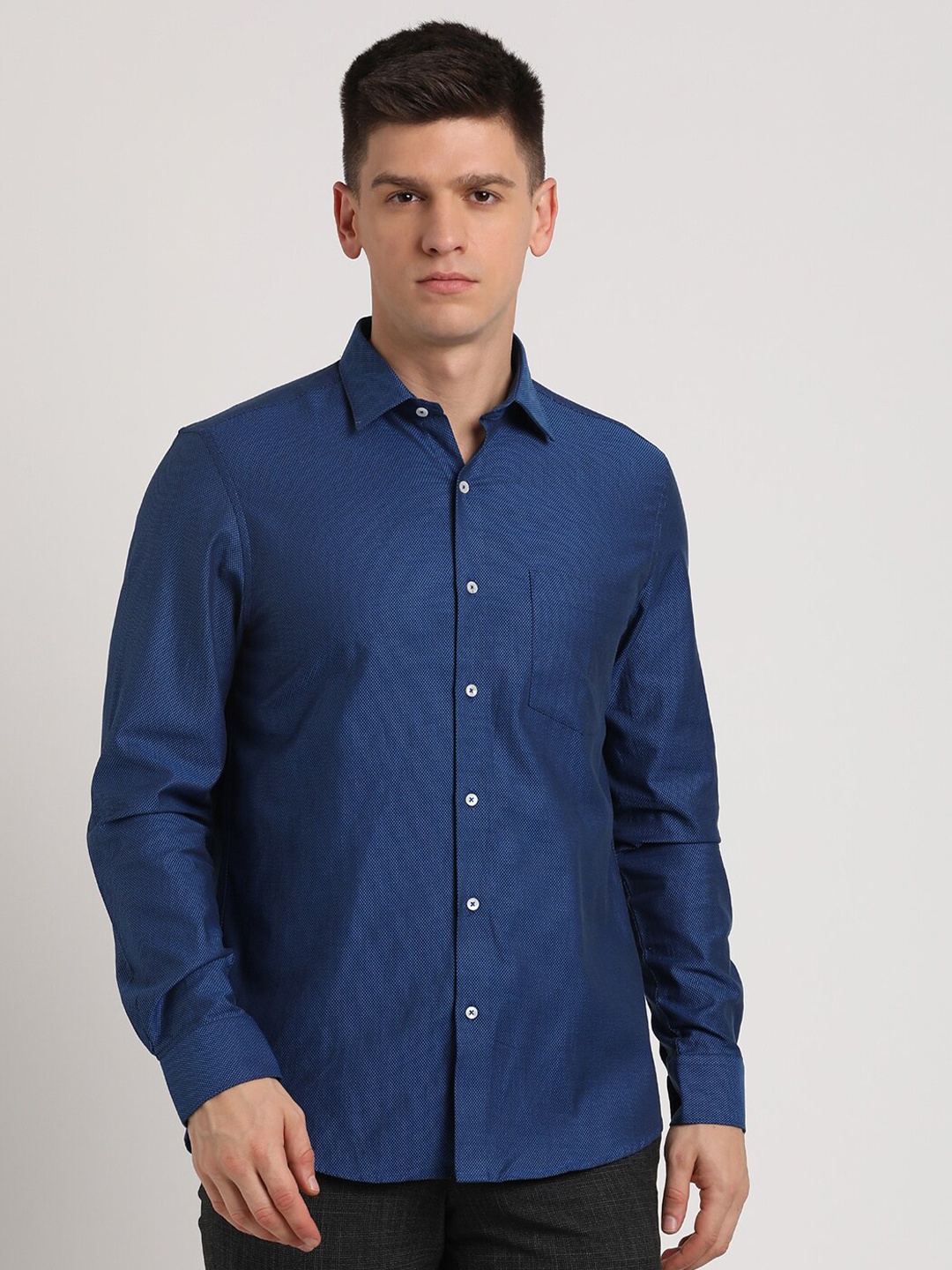 

Turtle Standard Slim Fit Pure Cotton Dobby Formal Shirt, Blue