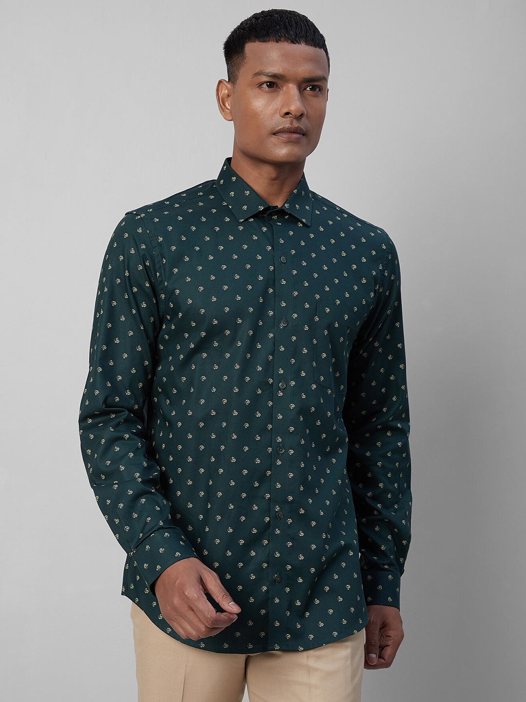 

Turtle Standard Slim Fit Micro Ditsy Printed Pure Cotton Casual Shirt, Green