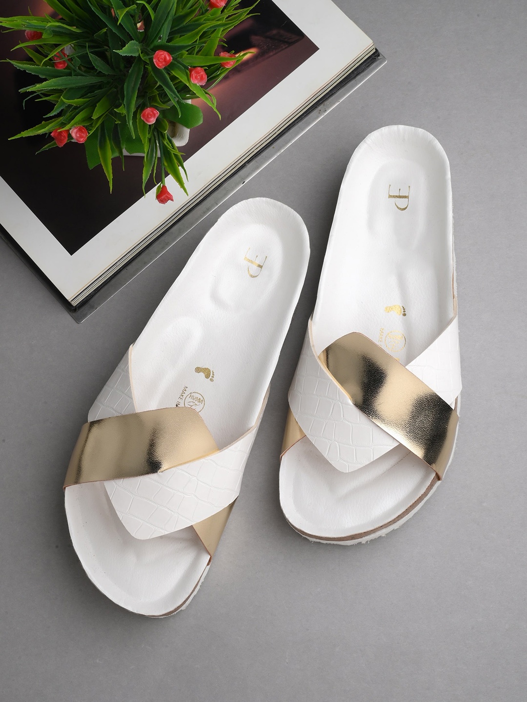 

El Paso Open Toe Flats, Gold