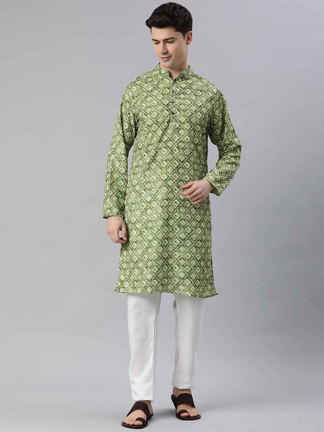 

Majestic Man Men Ethnic Motifs Printed Sequinned Kurta, Green