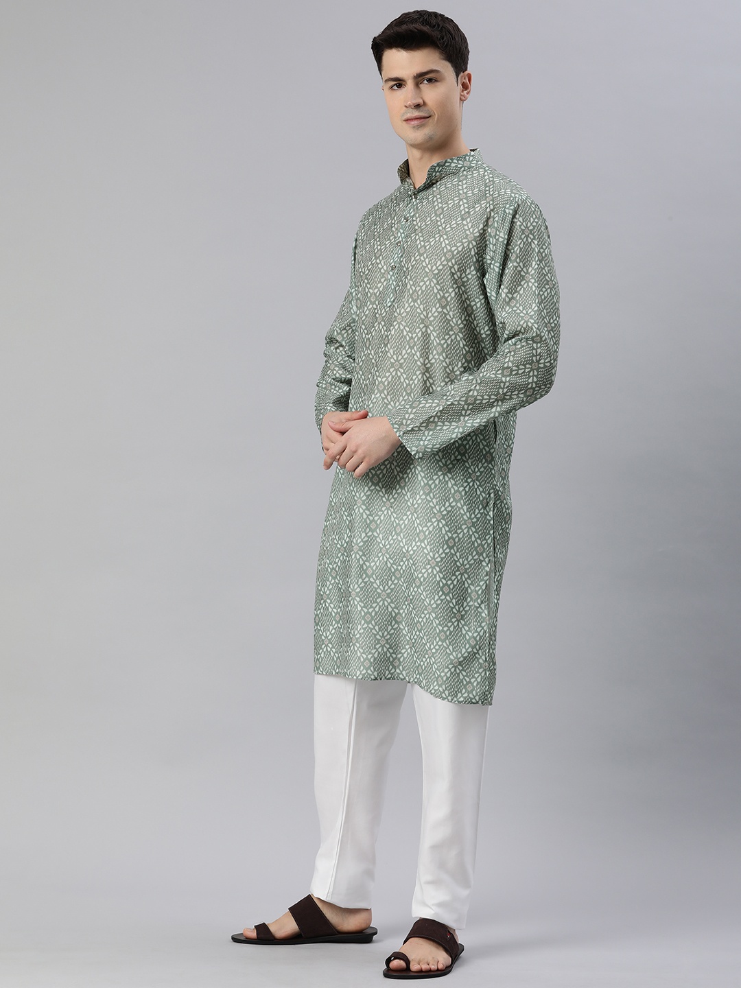 

Majestic Man Men Ethnic Motifs Printed Sequinned Kurta, Green