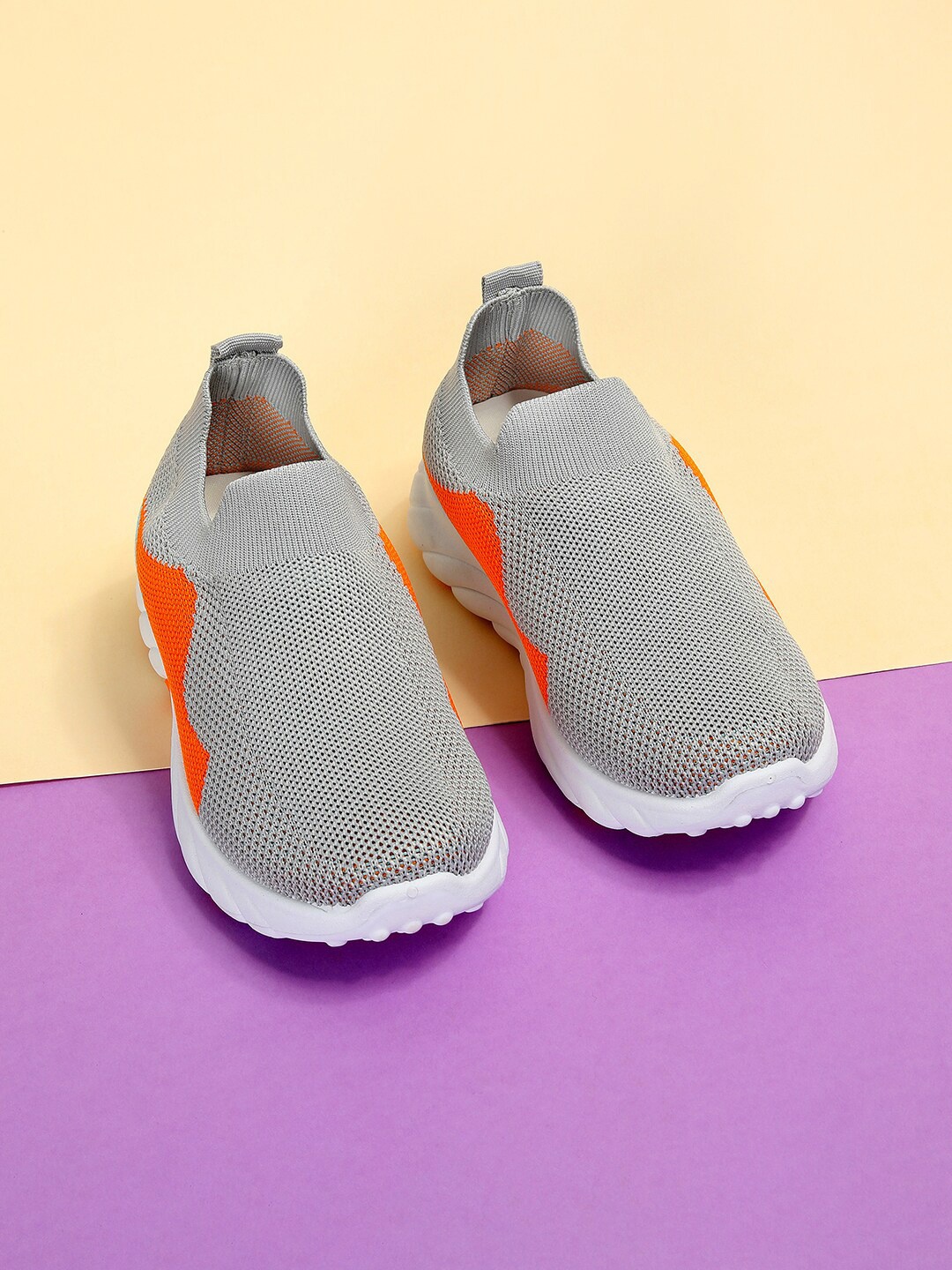 

max Boys Slip-On Walking Shoes, Grey