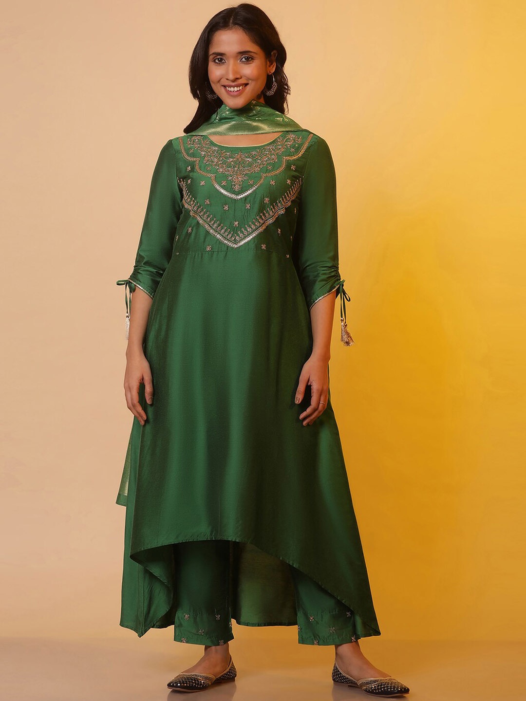 

AURELIA Ethnic Motifs Embroidered Sequinned A-Line Kurta With Trousers & Dupatta, Green