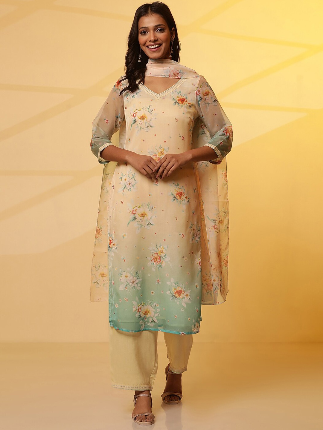 

AURELIA Floral Printed Regular Organza Kurta With Trousers & Dupatta, Cream