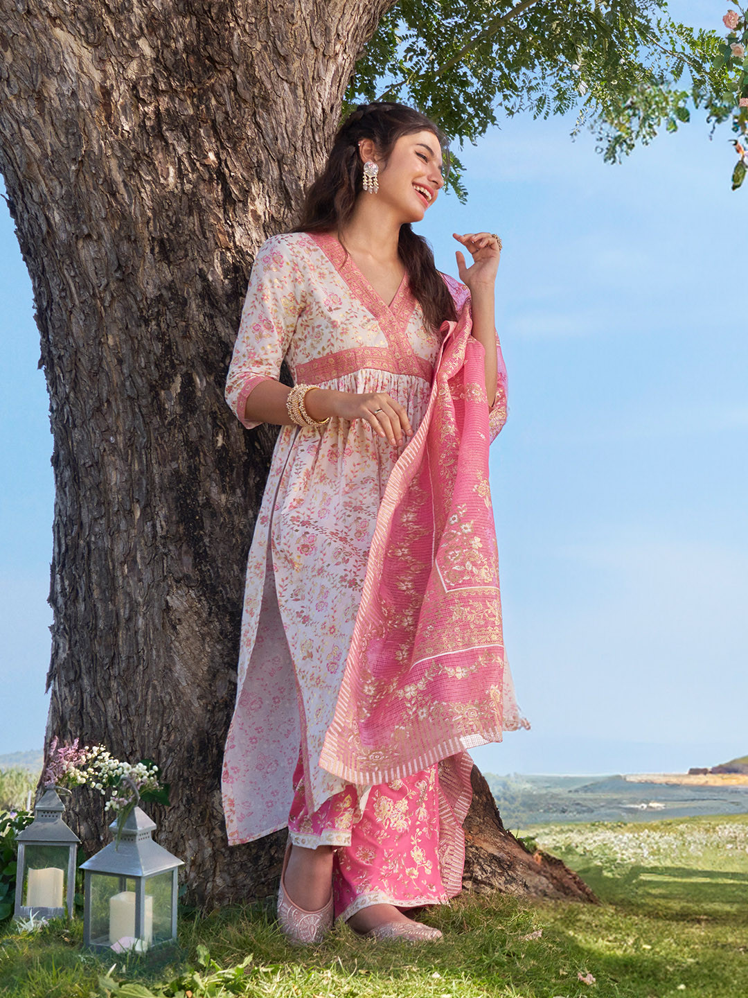 

AURELIA Floral Printed Empire Thread Work Pure Cotton Kurta with Palazzos & Dupatta, White