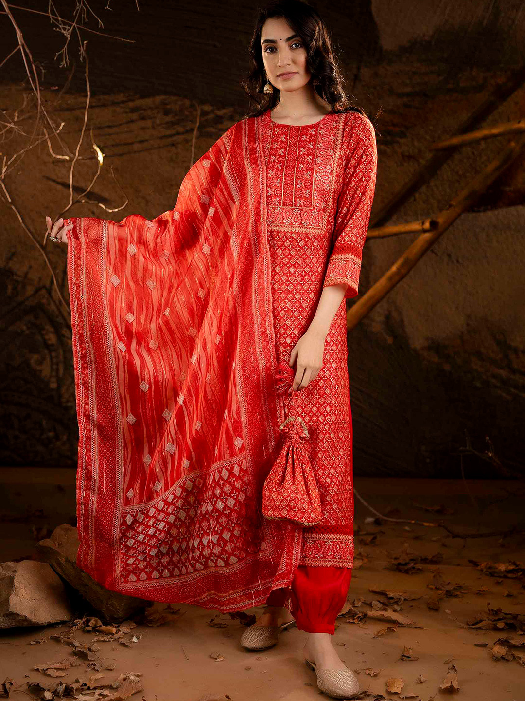 

Nehamta Ethnic Motifs Embroidered Sequinned Kurta With Salwar & Dupatta, Red