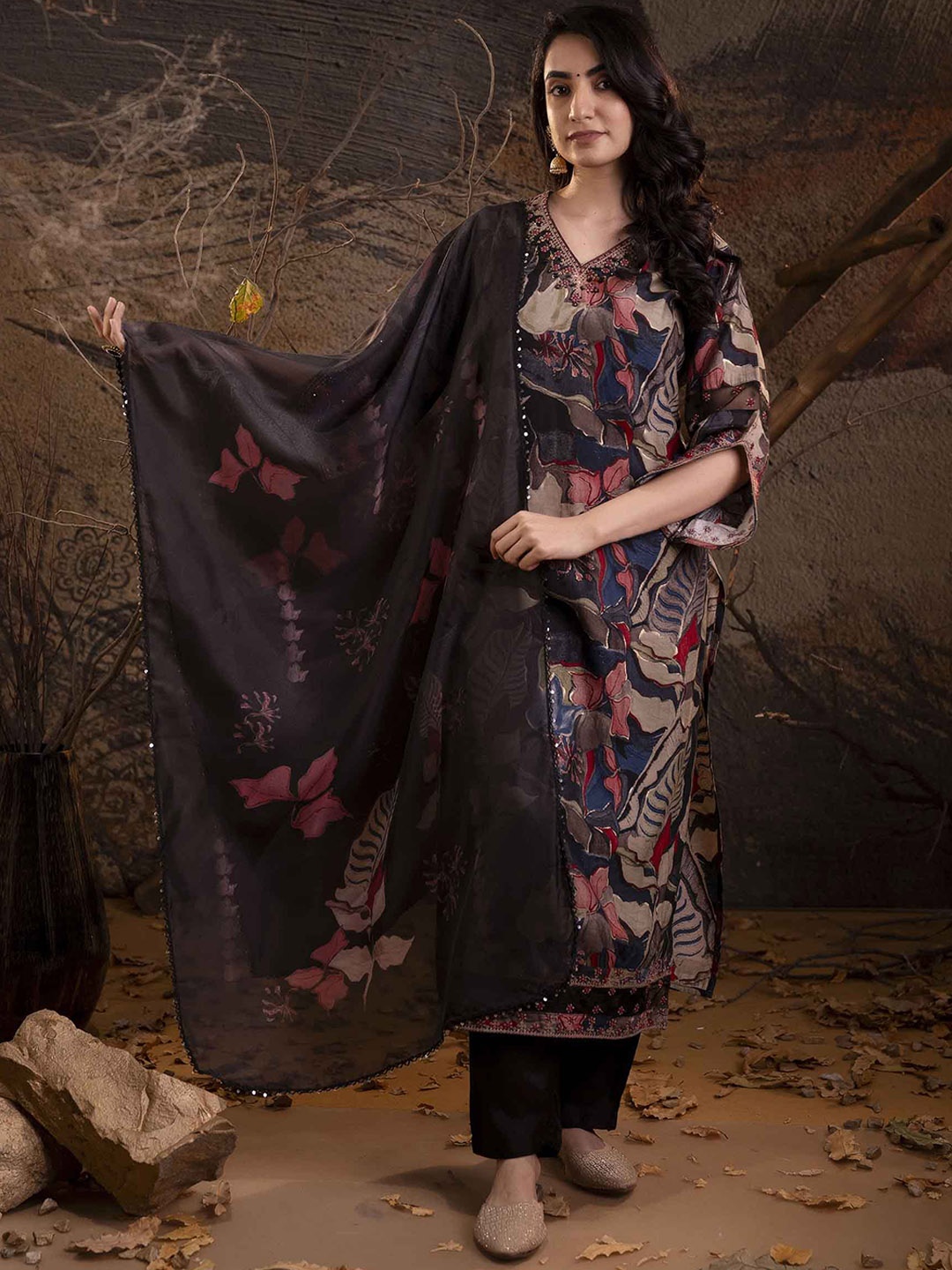 

Nehamta Floral Printed Sequinned Straight Kurta With Trousers & Dupatta, Maroon