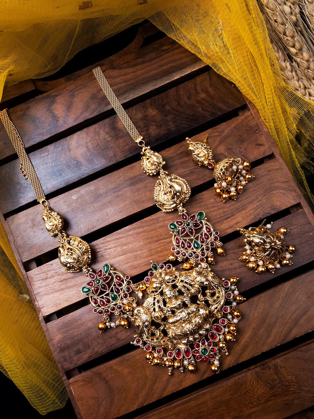 

StileAdda Gold-Plated Stone-Studded & Beaded Jewellery Set