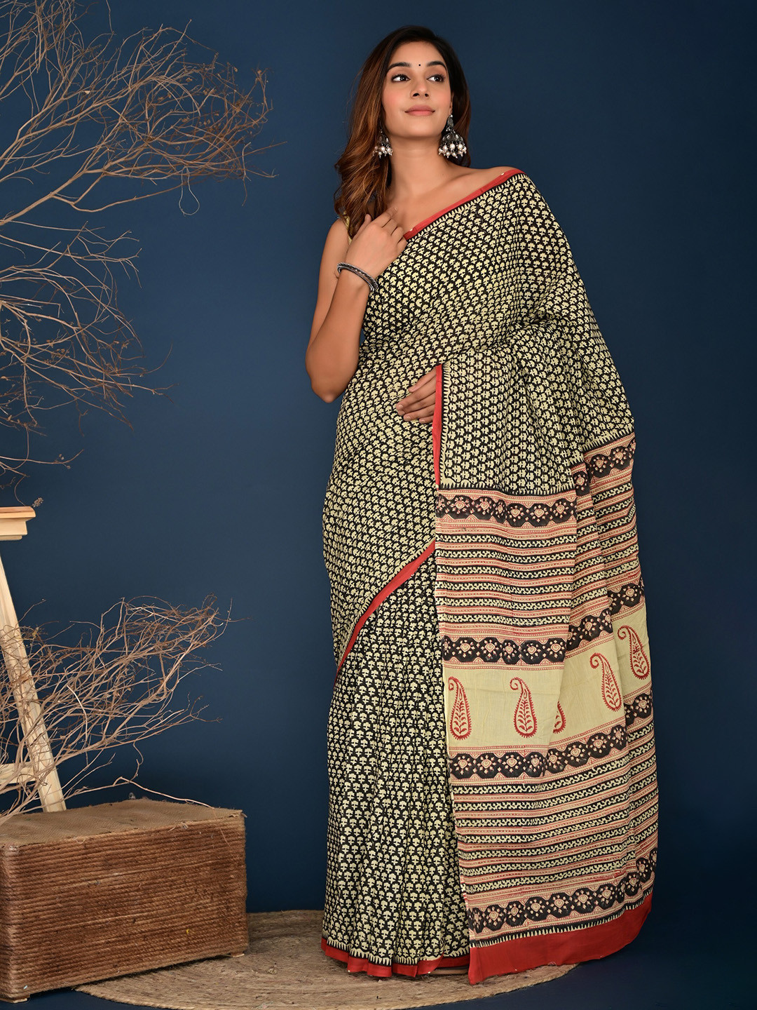 

KALINI Ethnic Motif Printed Pure Cotton Saree, Black