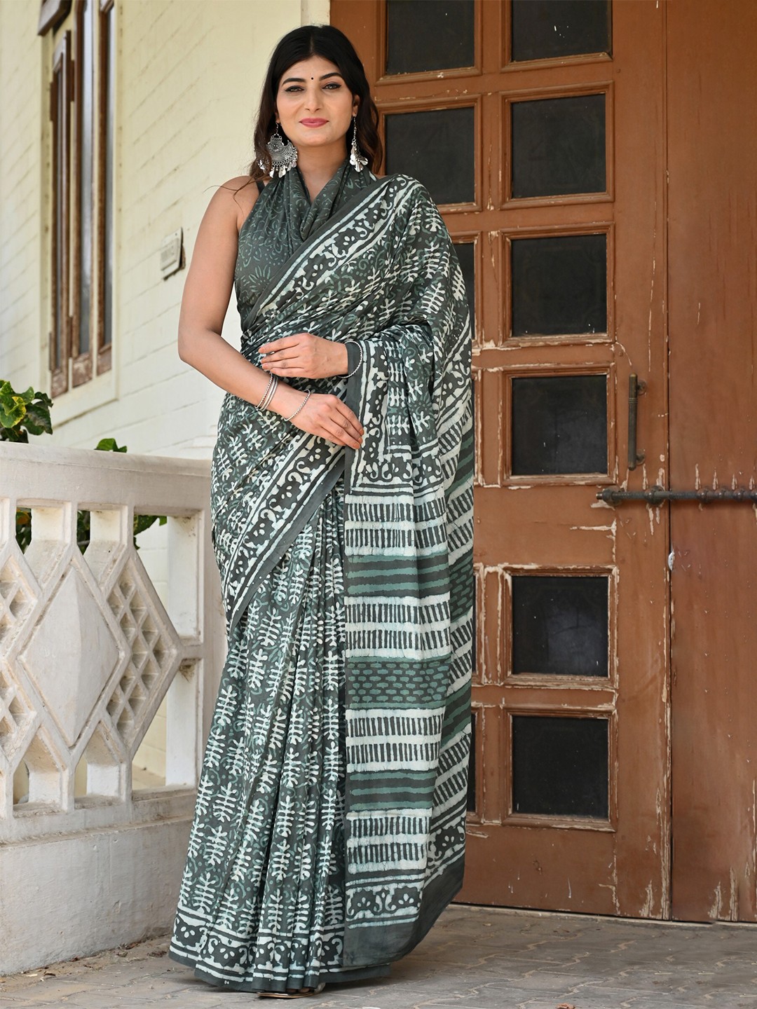 

KALINI Ethnic Motifs Printed Pure Cotton Saree, Green