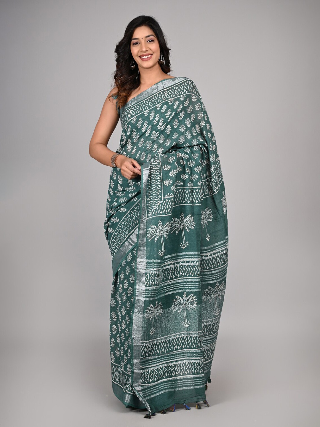 

KALINI Floral Printed Pure Cotton Saree, Green