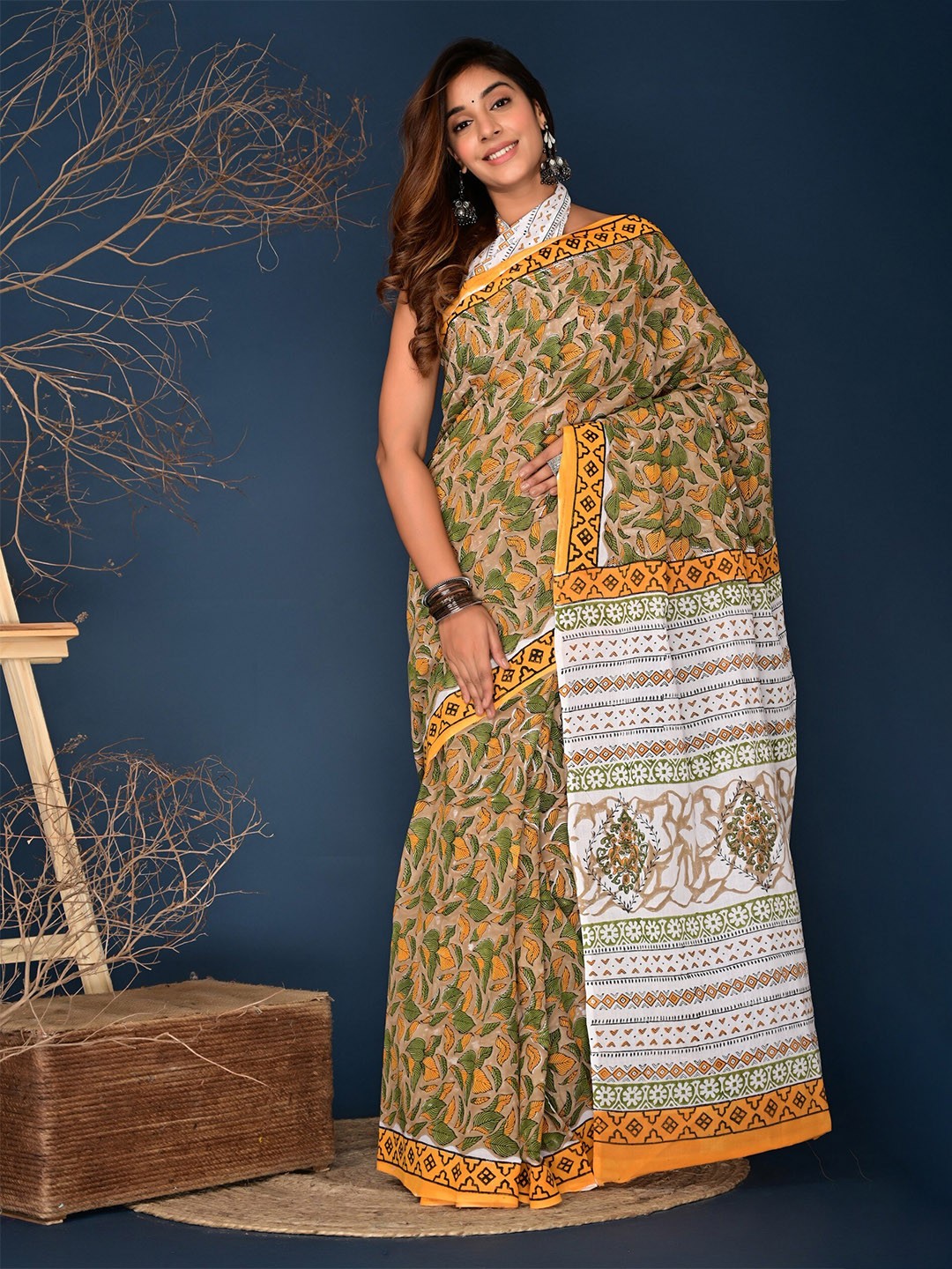 

KALINI Floral Printed Pure Cotton Saree, Green