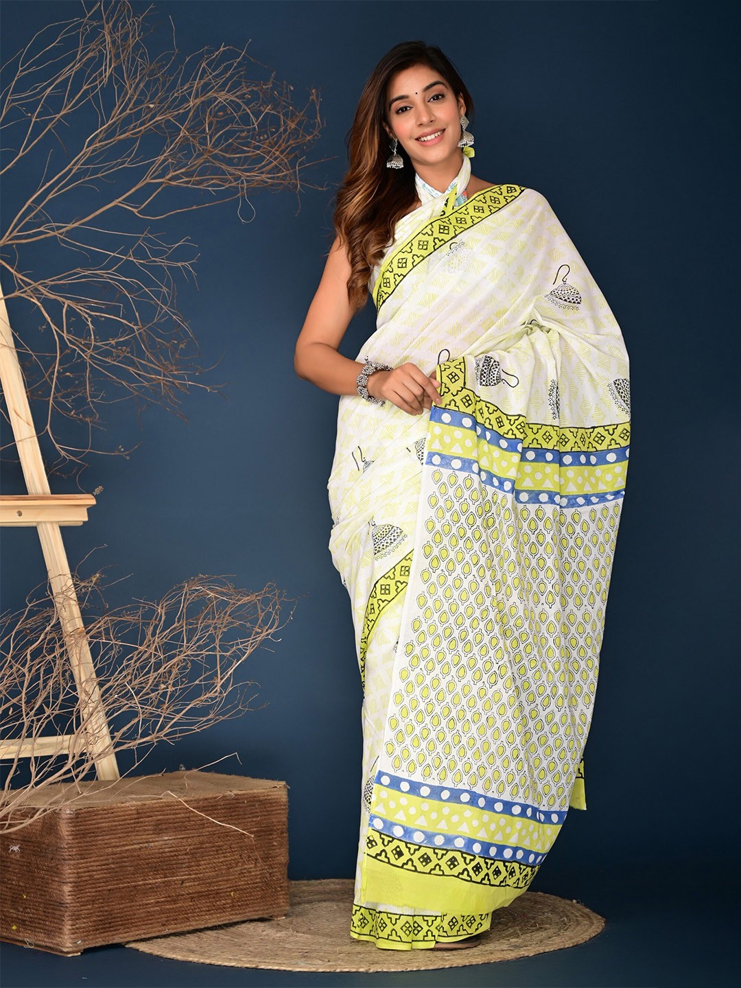 

KALINI Ethnic Motifs Printed Pure Cotton Saree, Cream