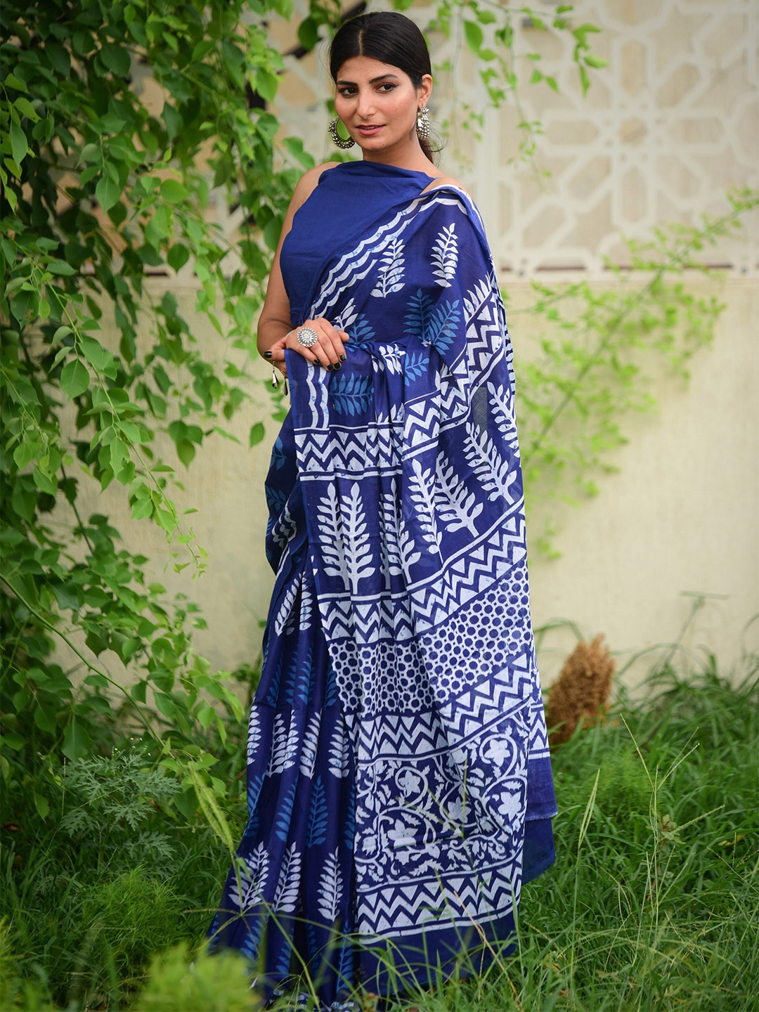 KALINI Floral Printed Pure Cotton Saree, Blue