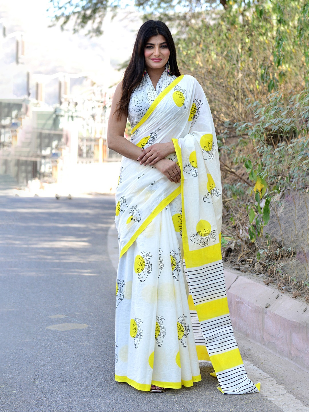 

KALINI Ethnic Motifs Printed Pure Cotton Saree, White