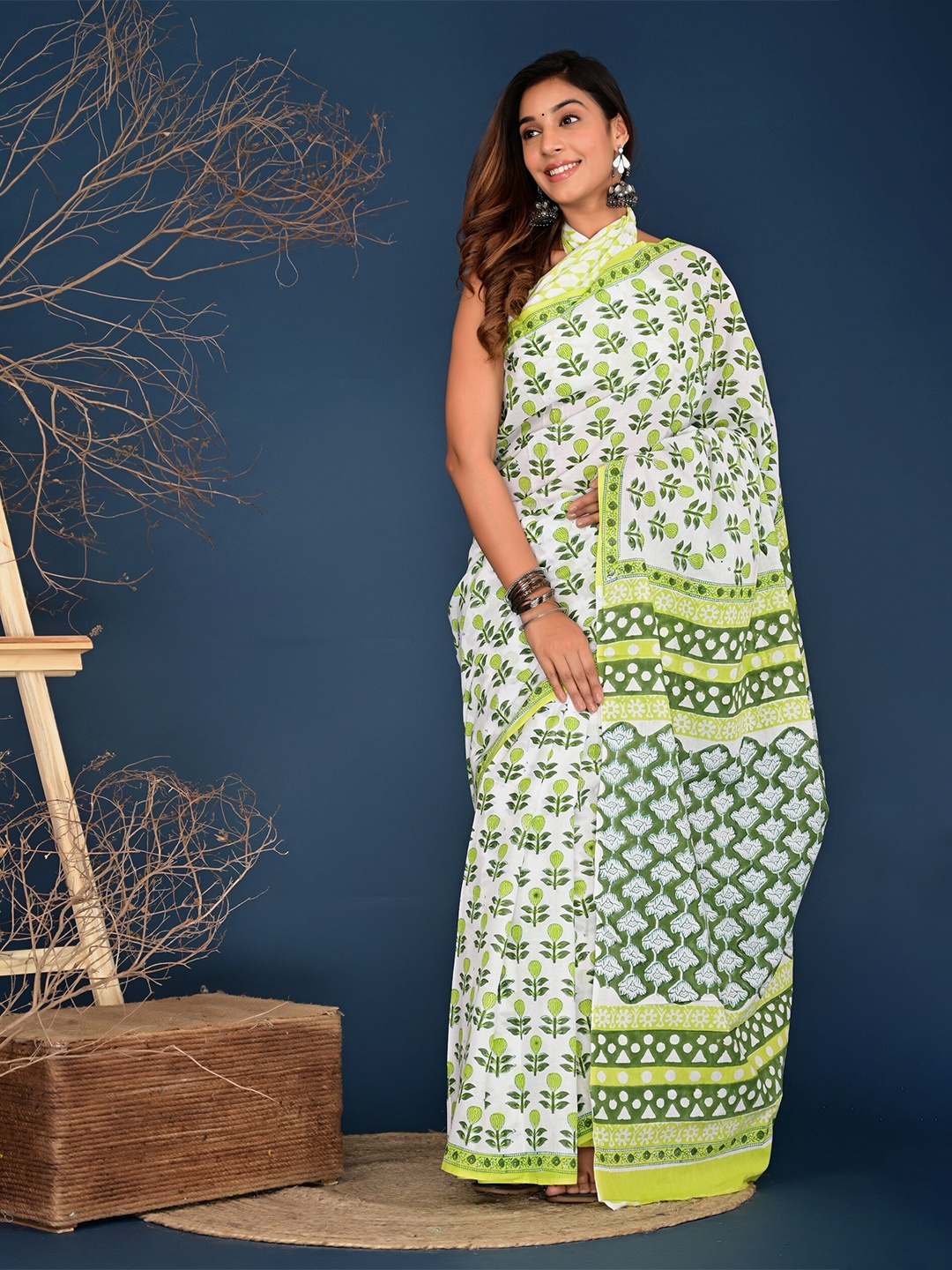 

KALINI Floral Block Printed Pure Cotton Saree, Green