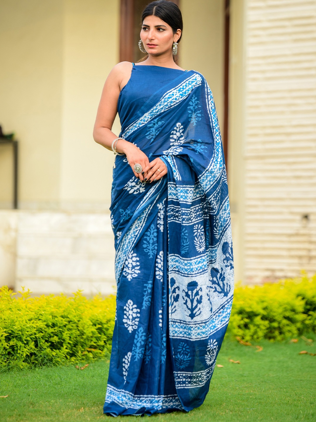 

KALINI Floral Printed Pure Cotton Saree, Blue