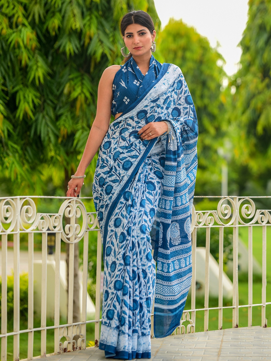 

KALINI Floral Printed Pure Cotton Saree, Blue